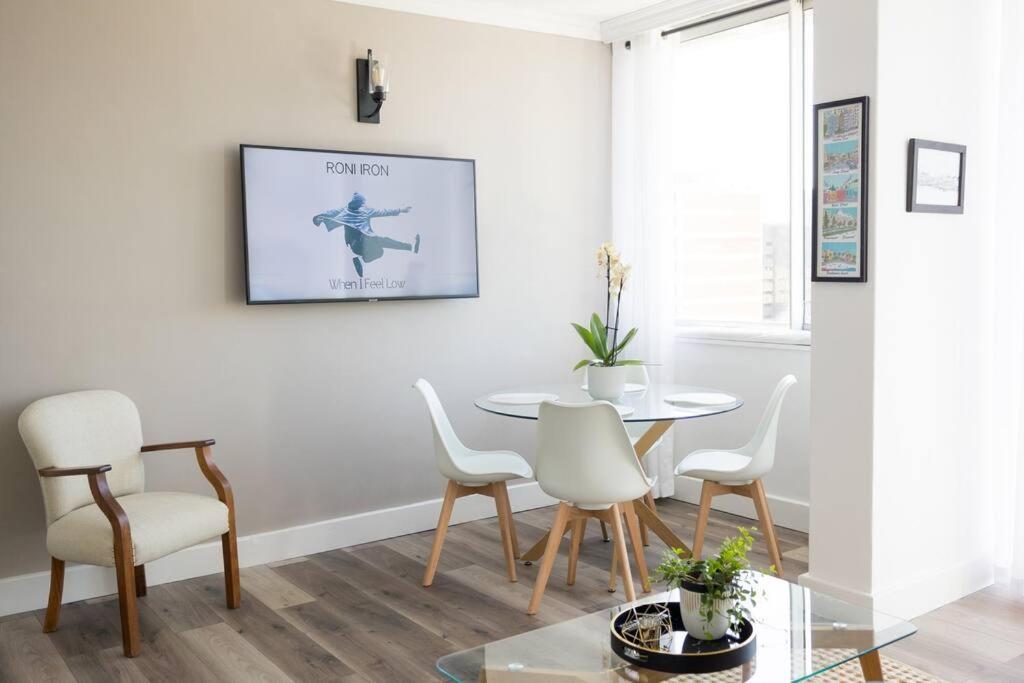Modern, Trendy And Comfortable 2 Bedroom Apartment In Città del Capo Esterno foto