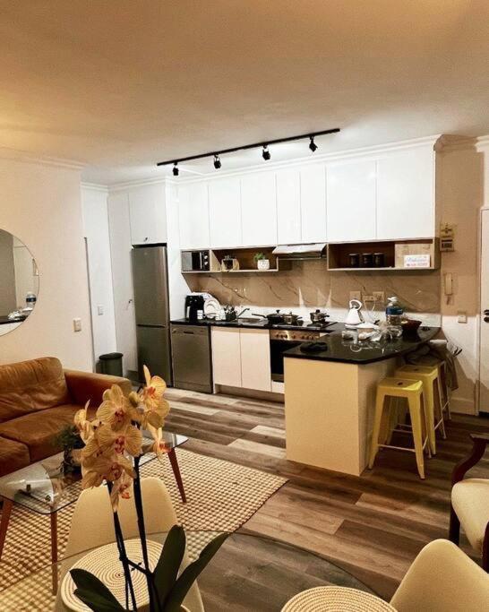 Modern, Trendy And Comfortable 2 Bedroom Apartment In Città del Capo Esterno foto