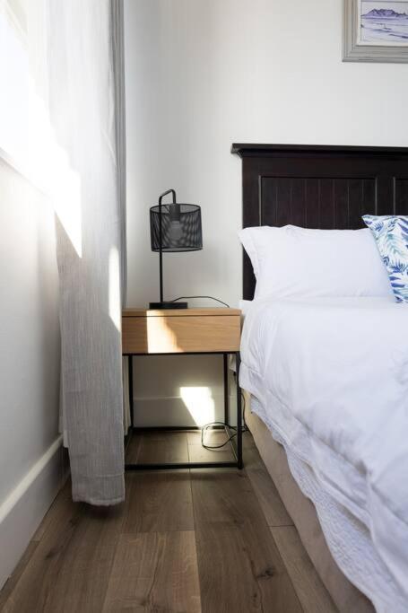 Modern, Trendy And Comfortable 2 Bedroom Apartment In Città del Capo Esterno foto