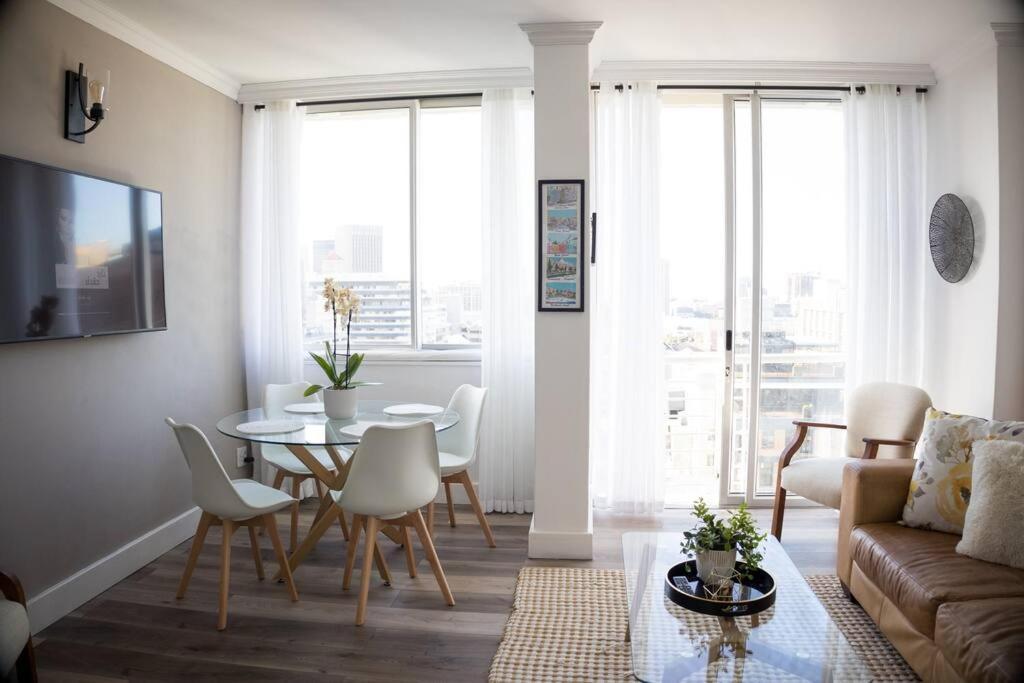 Modern, Trendy And Comfortable 2 Bedroom Apartment In Città del Capo Esterno foto