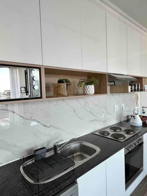 Modern, Trendy And Comfortable 2 Bedroom Apartment In Città del Capo Esterno foto