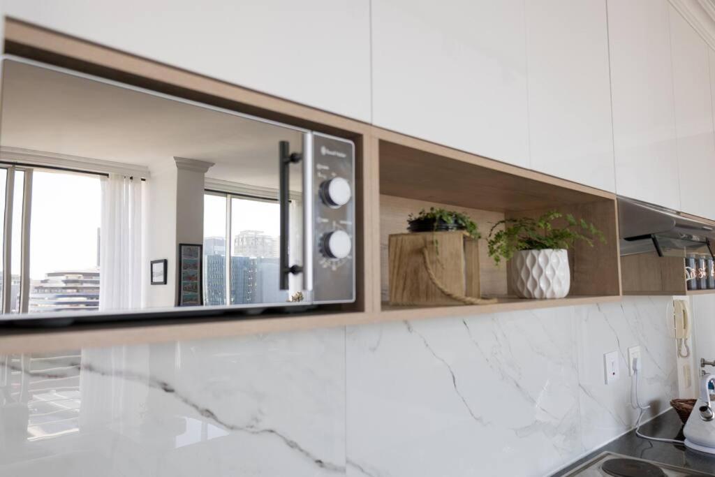 Modern, Trendy And Comfortable 2 Bedroom Apartment In Città del Capo Esterno foto