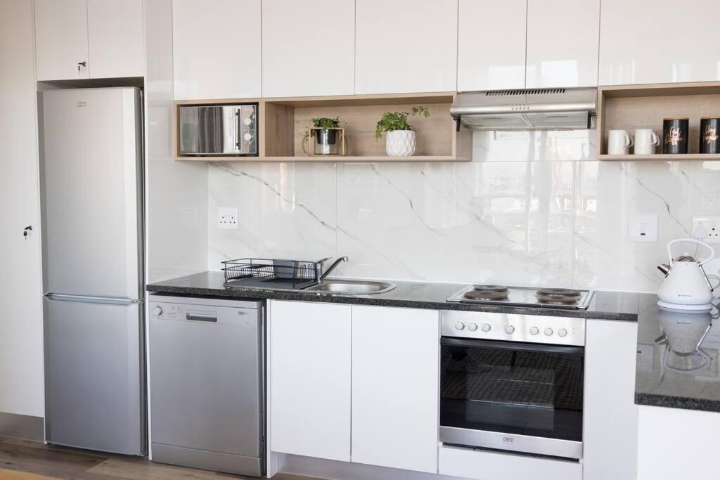 Modern, Trendy And Comfortable 2 Bedroom Apartment In Città del Capo Esterno foto