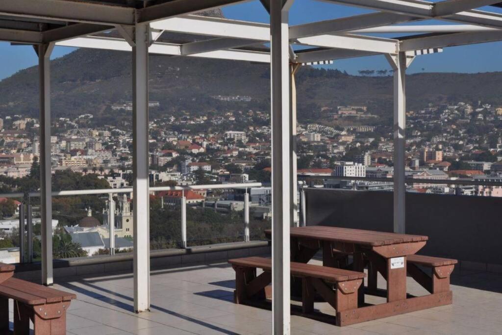 Modern, Trendy And Comfortable 2 Bedroom Apartment In Città del Capo Esterno foto